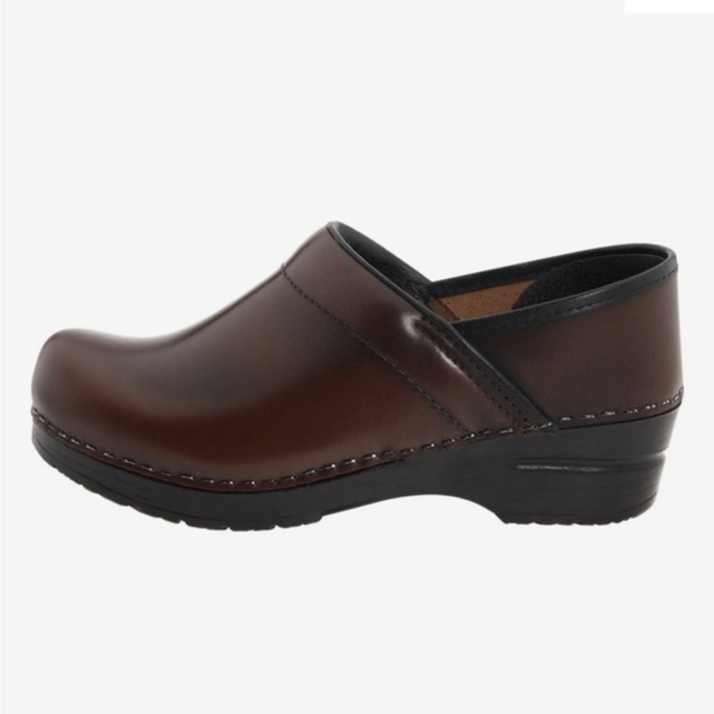 Sanita Danish Professional Cabrio clog in Bordeaux Brush Off Leather